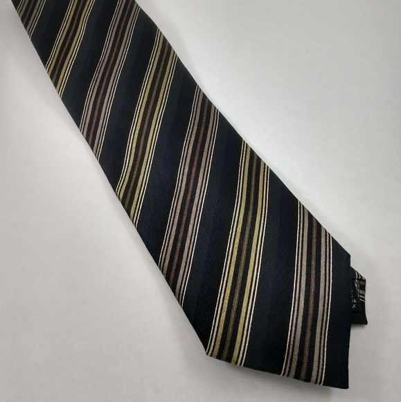 Kilburn and Finch men's silk tie - Picture 2 of 5